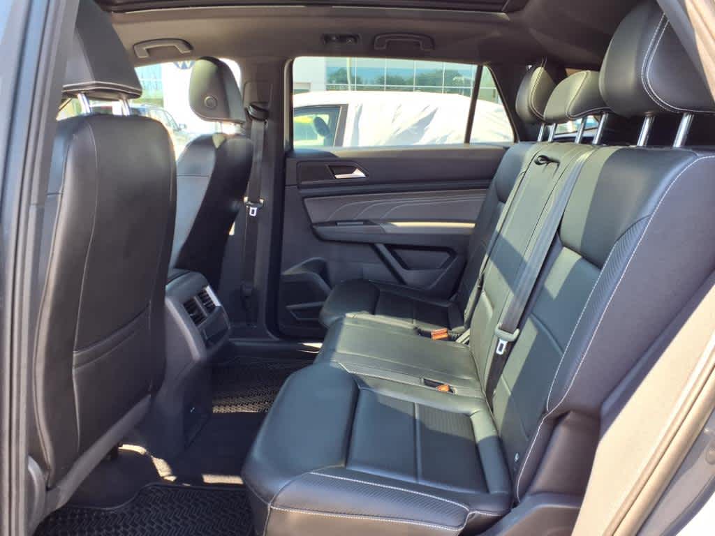 2022 Volkswagen Atlas Cross Sport V6 SEL R-Line photo 11
