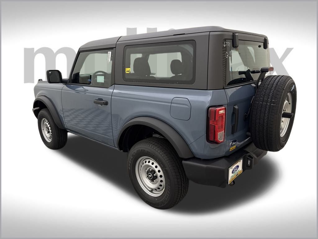 2025 Ford Bronco Base photo 6