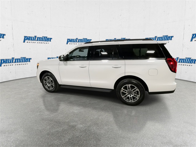 2025 Ford Expedition photo 2