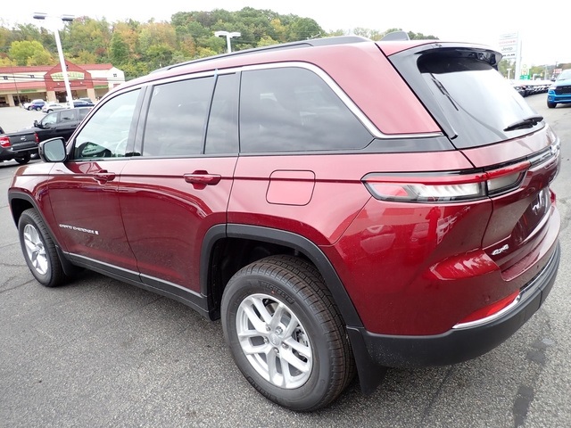 2025 Jeep Cherokee Laredo X photo 2