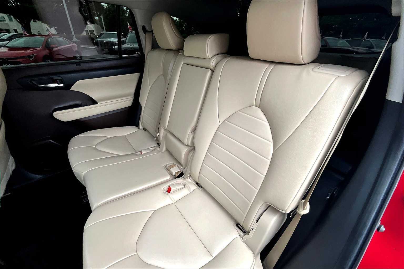 2022 Toyota Highlander XLE photo 18