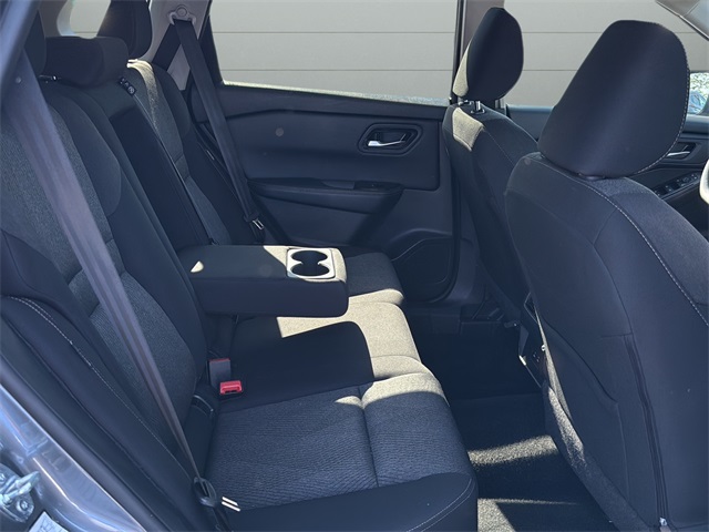 2024 Nissan Rogue SV photo 10