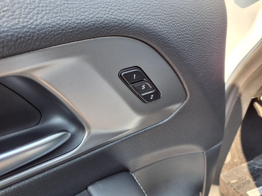 2026 Chrysler Pacifica photo 7