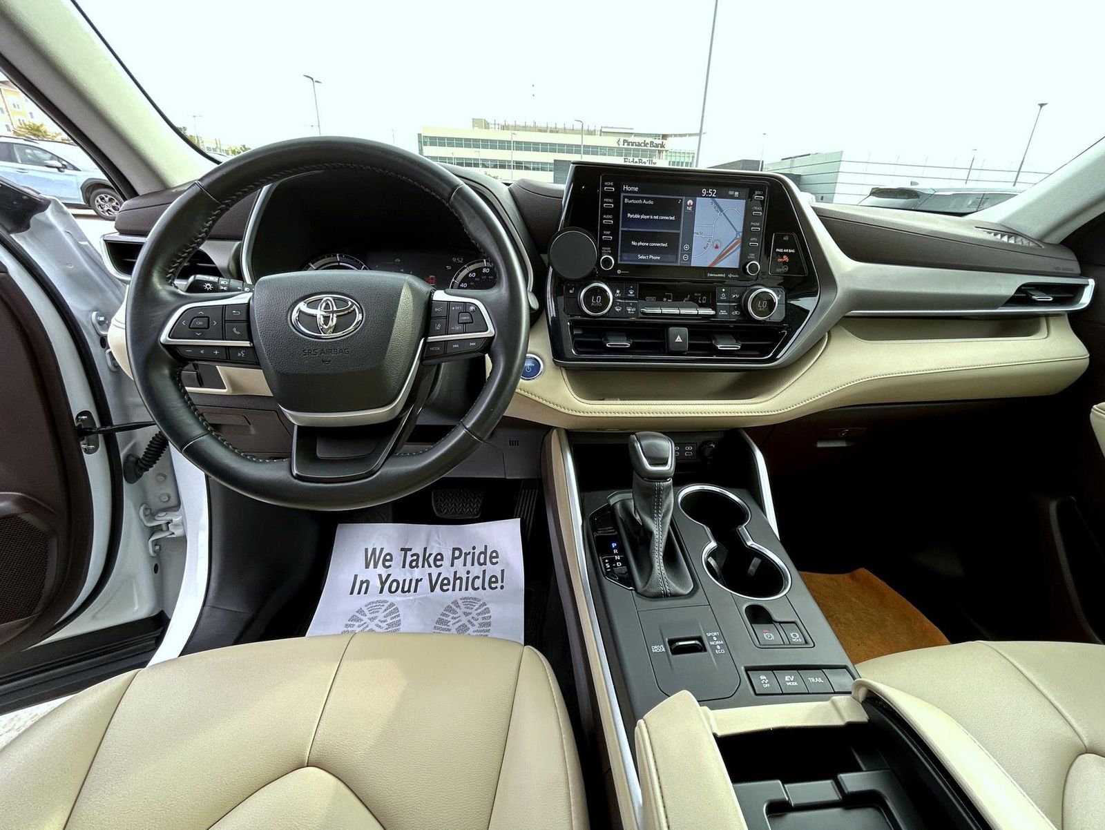2022 Toyota Highlander Hybrid XLE photo 12