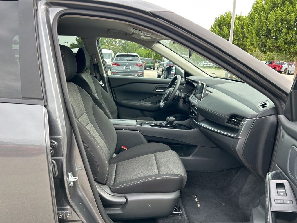 2024 Nissan Rogue SV photo 33