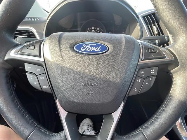 2024 Ford Edge Titanium photo 18