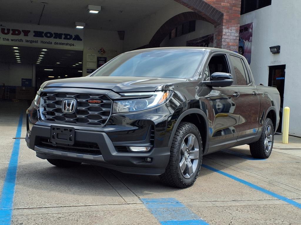 2024 Honda Ridgeline TrailSport photo 2