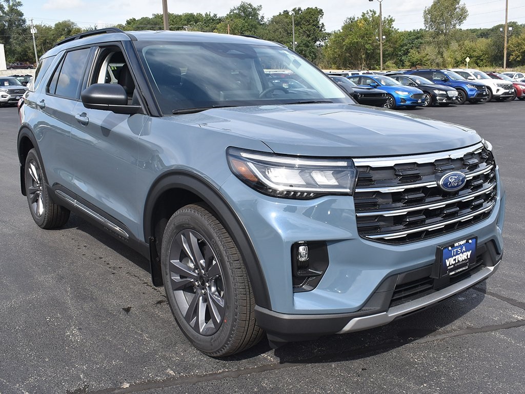 2025 Ford Explorer photo 13