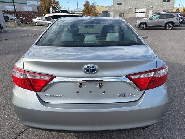 2016 Toyota Camry Hybrid LE photo 4