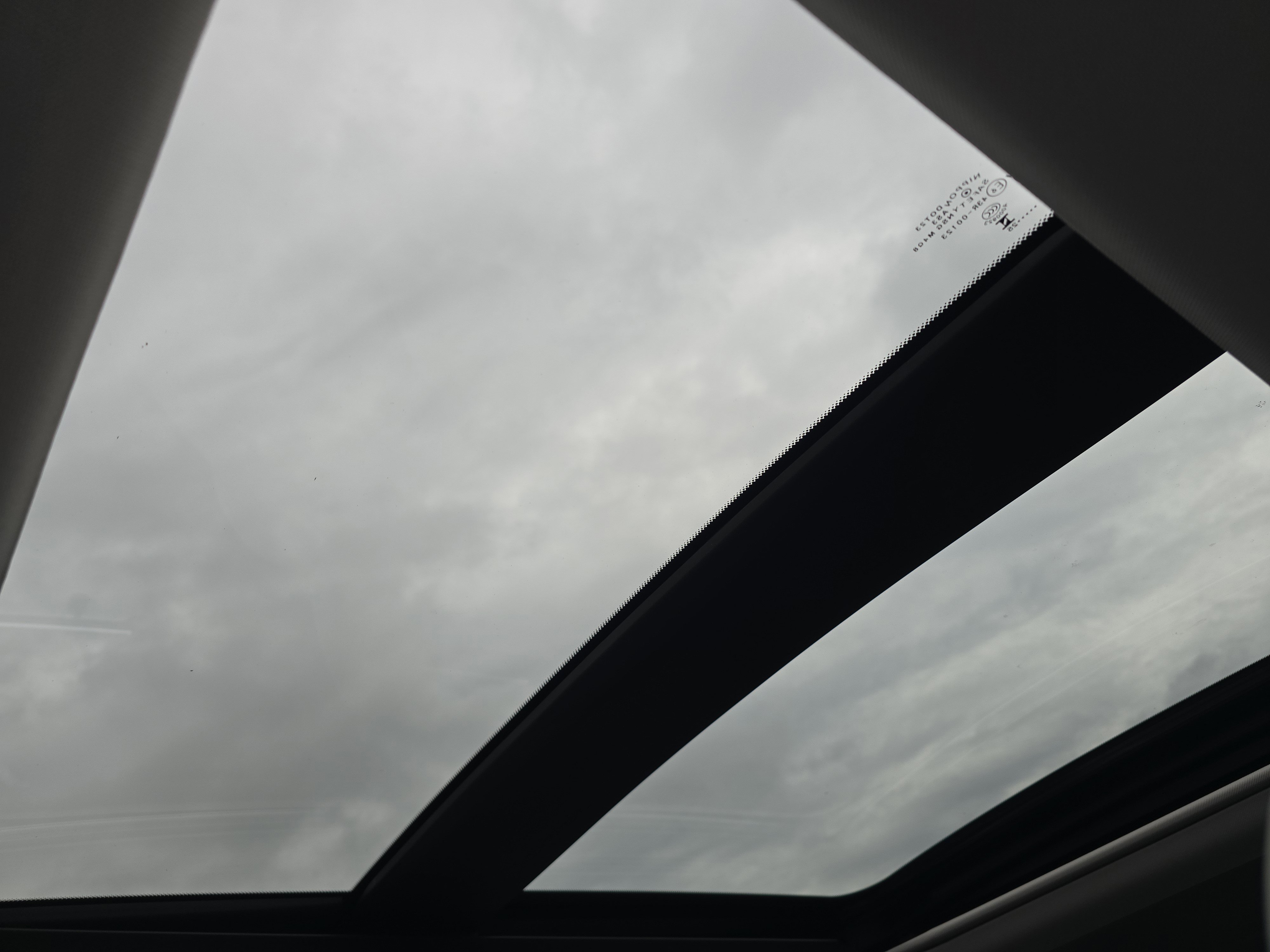 2025 Mitsubishi Outlander SE photo 3