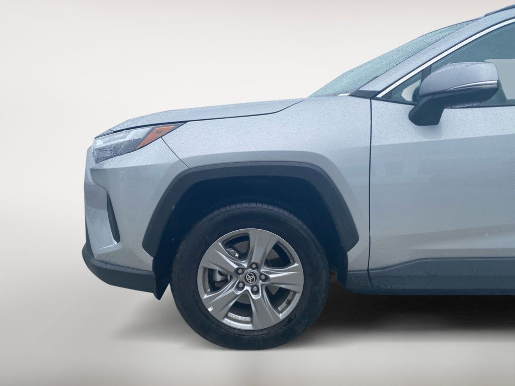 2024 Toyota RAV4 XLE photo 35