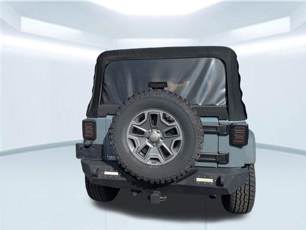 2015 Jeep Wrangler Unlimited Rubicon photo 4