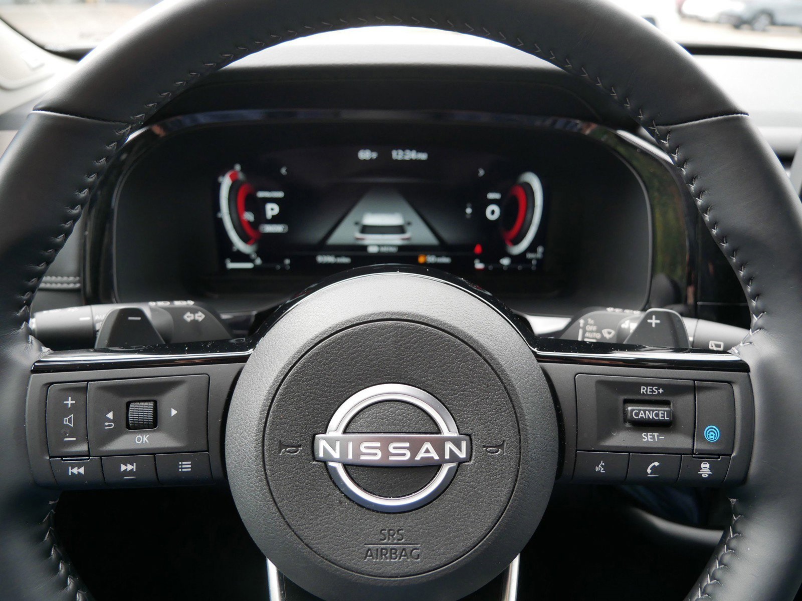 2025 Nissan Pathfinder Platinum photo 28