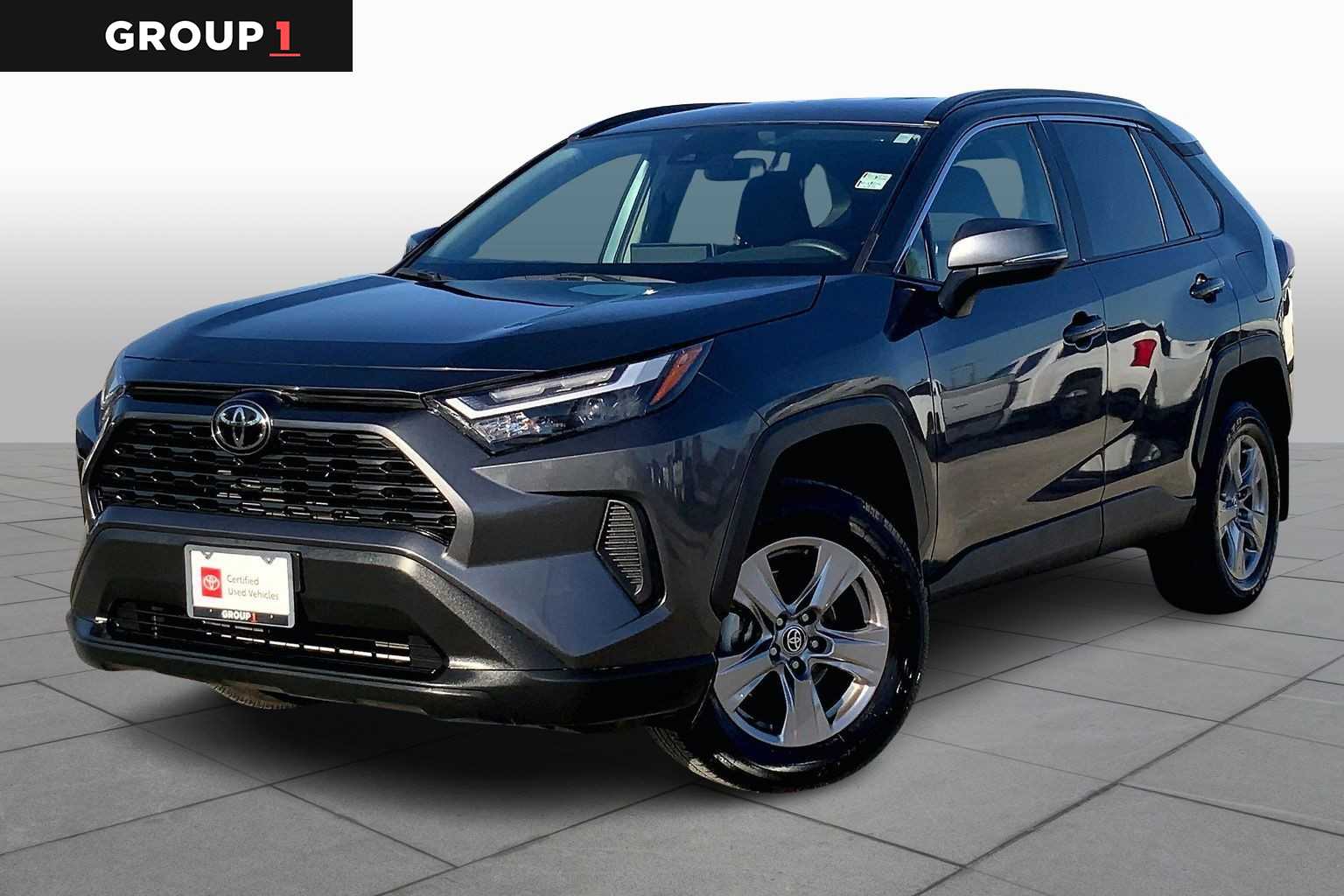 2024 Toyota RAV4 XLE's photo
