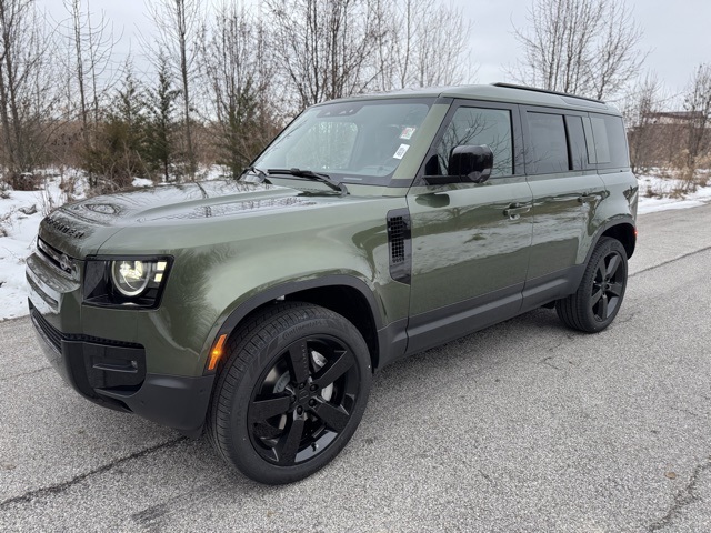 2026 Land Rover Defender S's photo