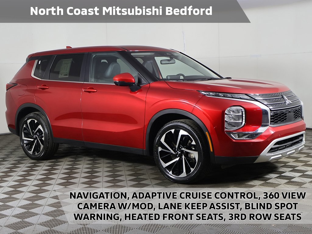 2024 Mitsubishi Outlander SE's photo