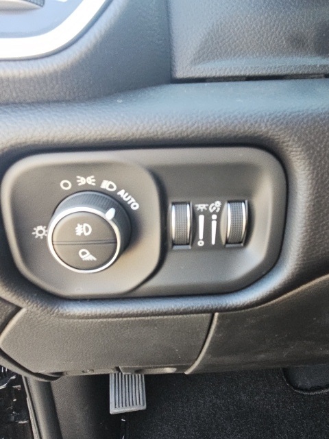 2025 Ram 2500 Laramie photo 9