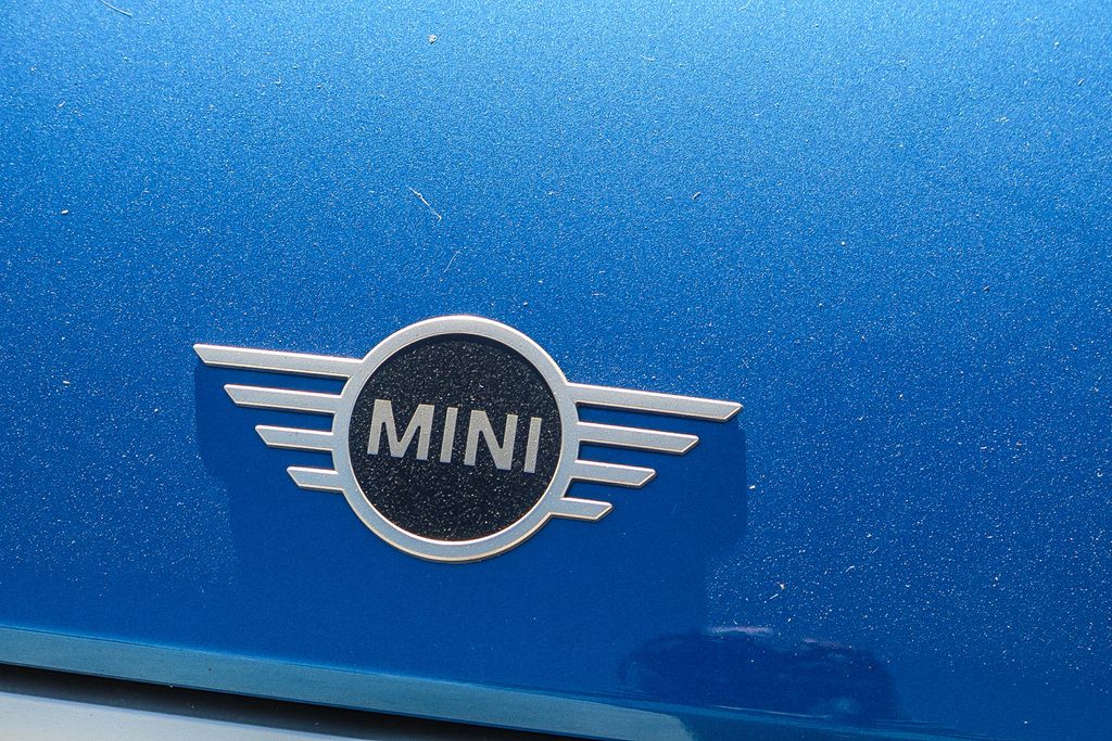 2025 Mini Cooper 2 Door Hardtop Iconic photo 5