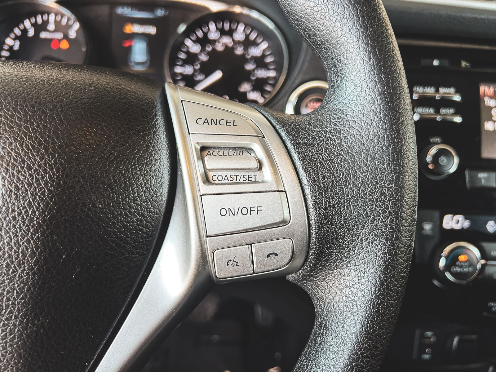 2016 Nissan Rogue SV photo 16