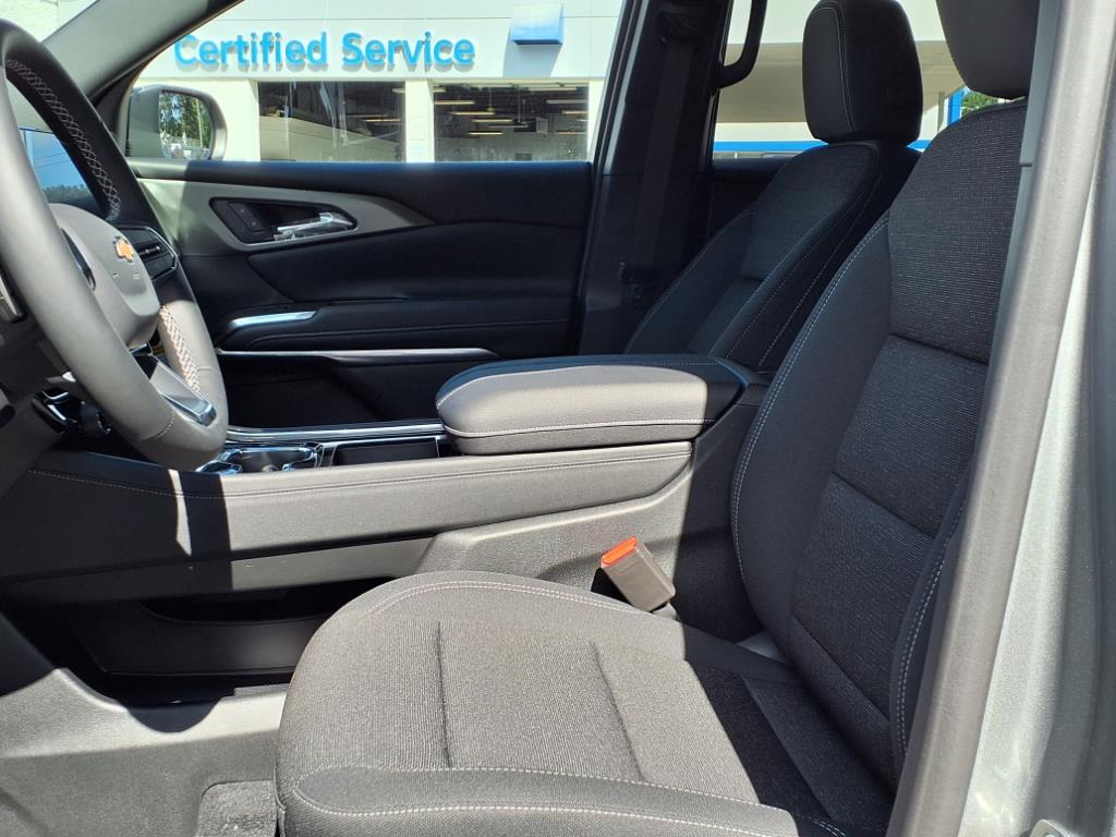 2025 Chevrolet Traverse photo 11