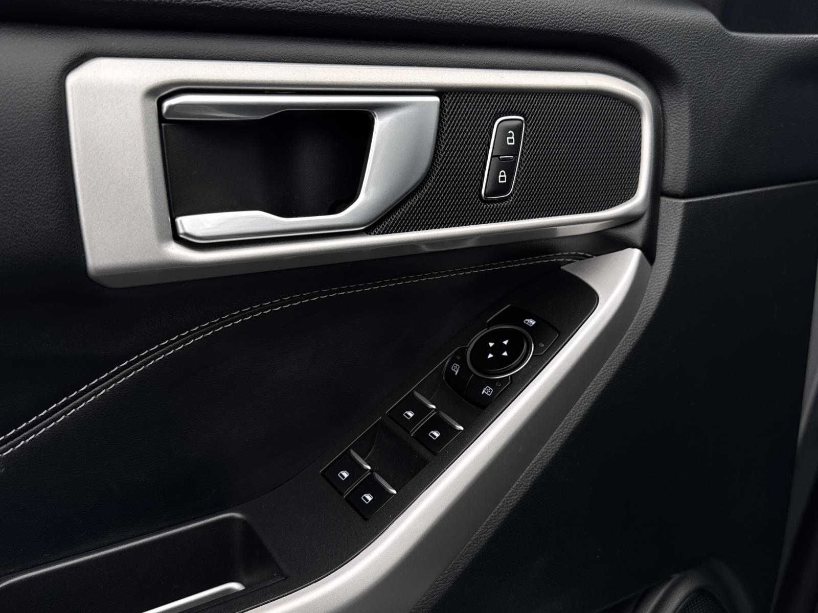 2022 Ford Explorer XLT photo 13