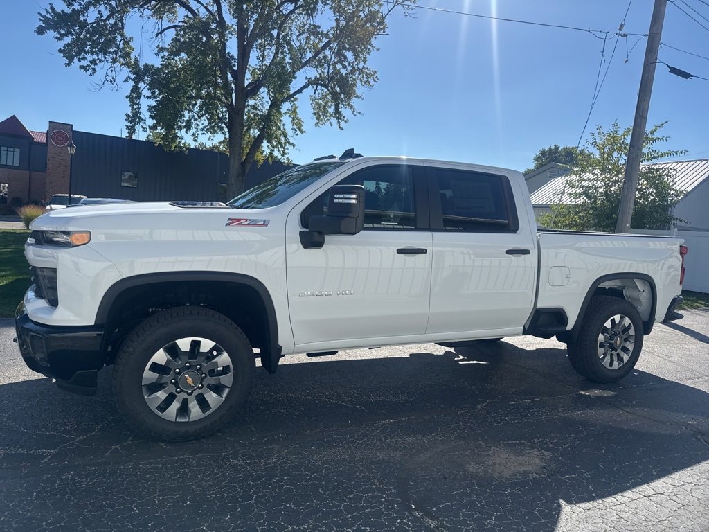 2025 Chevrolet Silverado 2500HD Custom photo 4