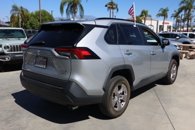2022 Toyota RAV4 XLE photo 2