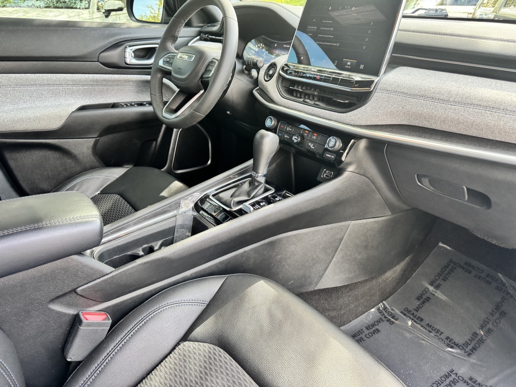 2024 Jeep Compass Latitude photo 10