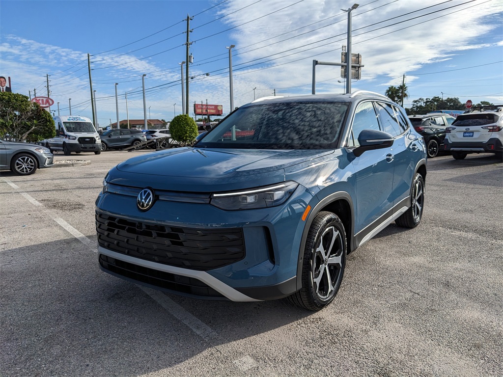 2025 Volkswagen Tiguan SE photo 3