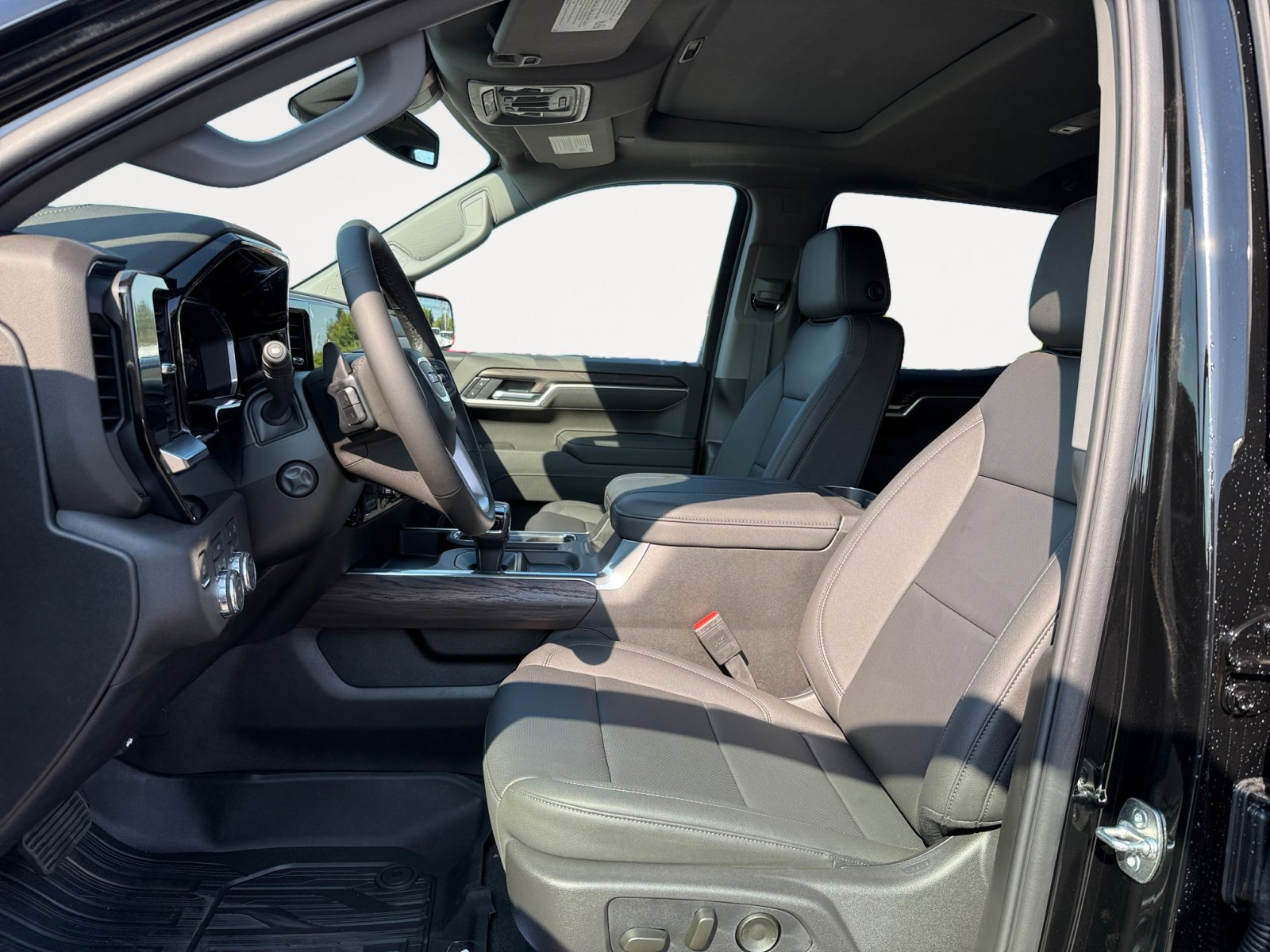 2026 Gmc Sierra 1500 SLT photo 9
