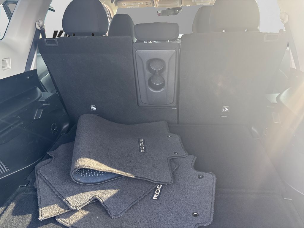 2019 Nissan Rogue SV photo 10