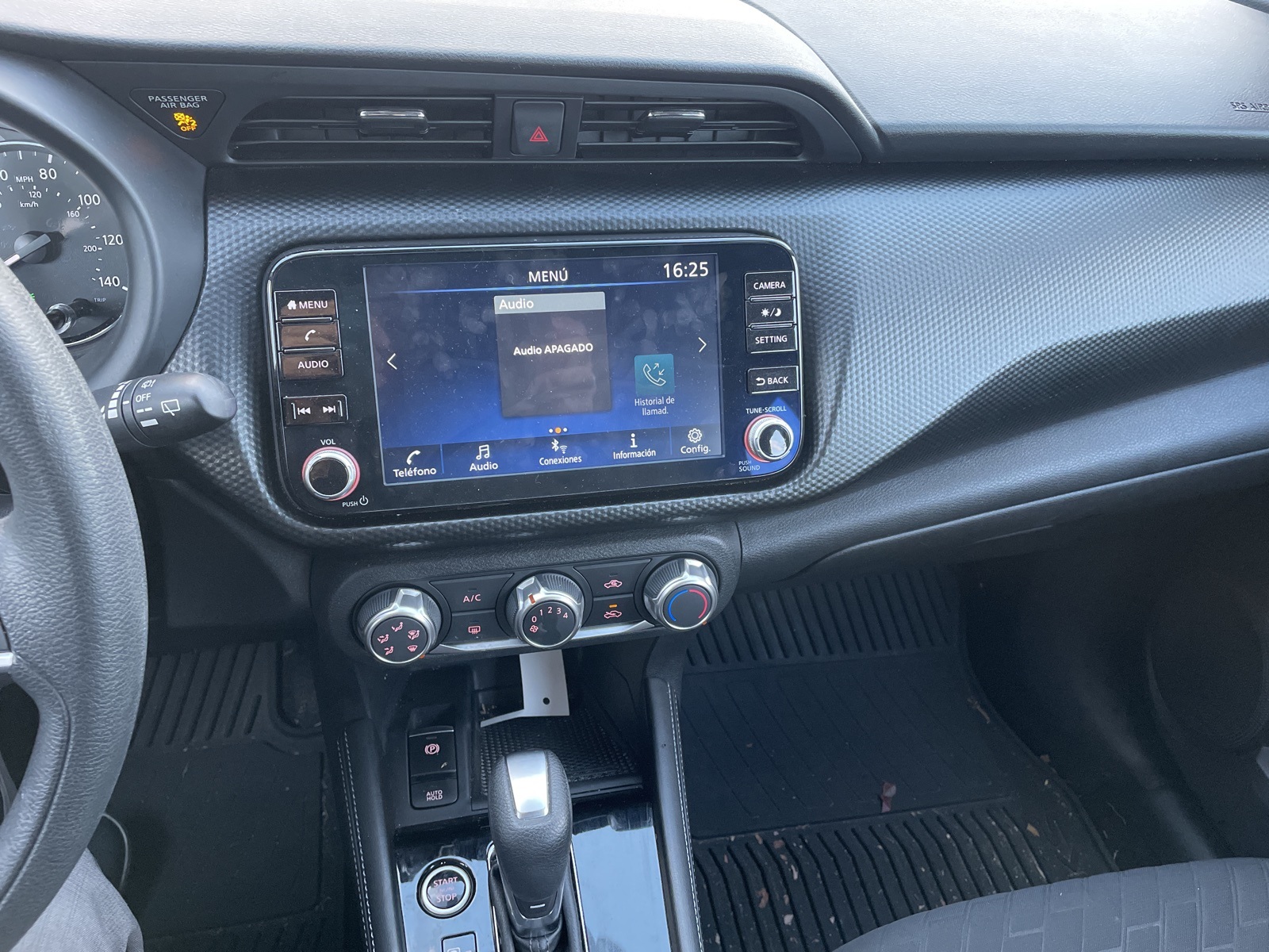 2023 Nissan Kicks SV photo 4