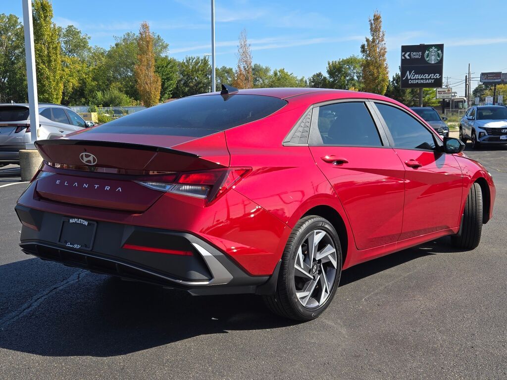 2025 Hyundai Elantra SEL Sport photo 9