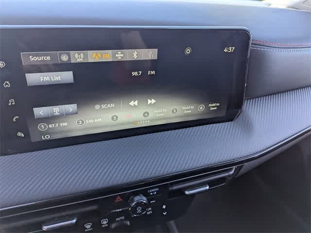 2025 Nissan Kicks SR photo 17