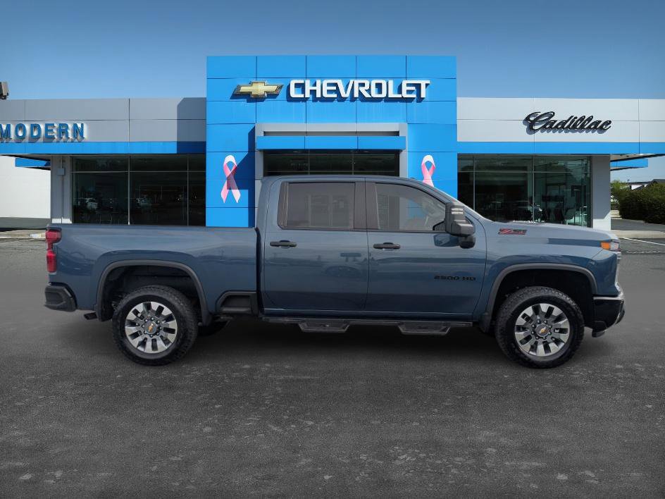 2025 Chevrolet Silverado 2500HD Custom photo 4