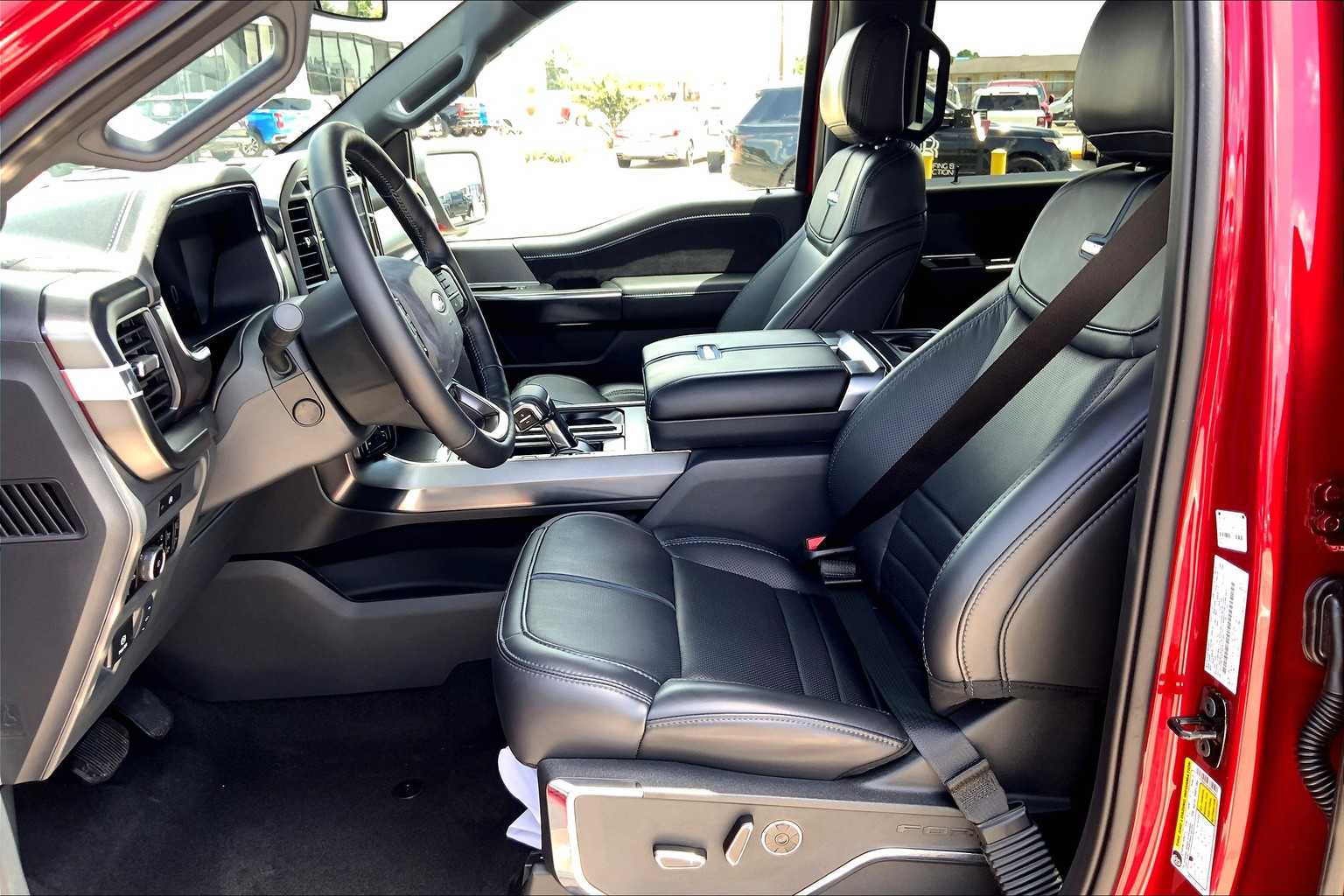 2025 Ford F-150 Platinum photo 7