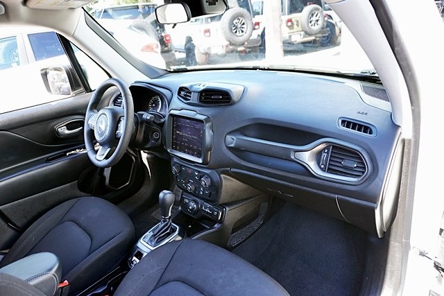 2023 Jeep Renegade Latitude Upland photo 9