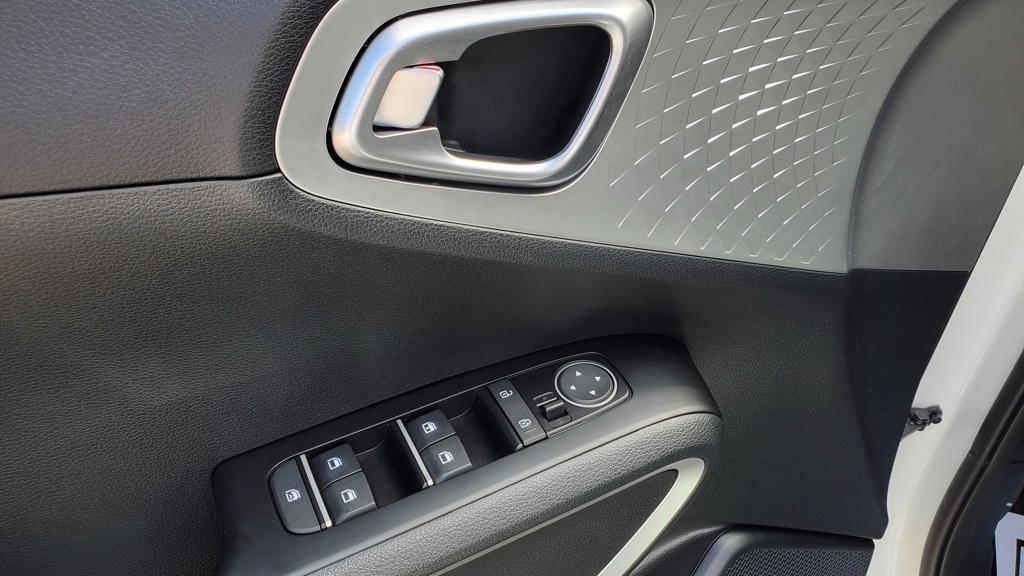 2023 Kia Soul LX photo 13