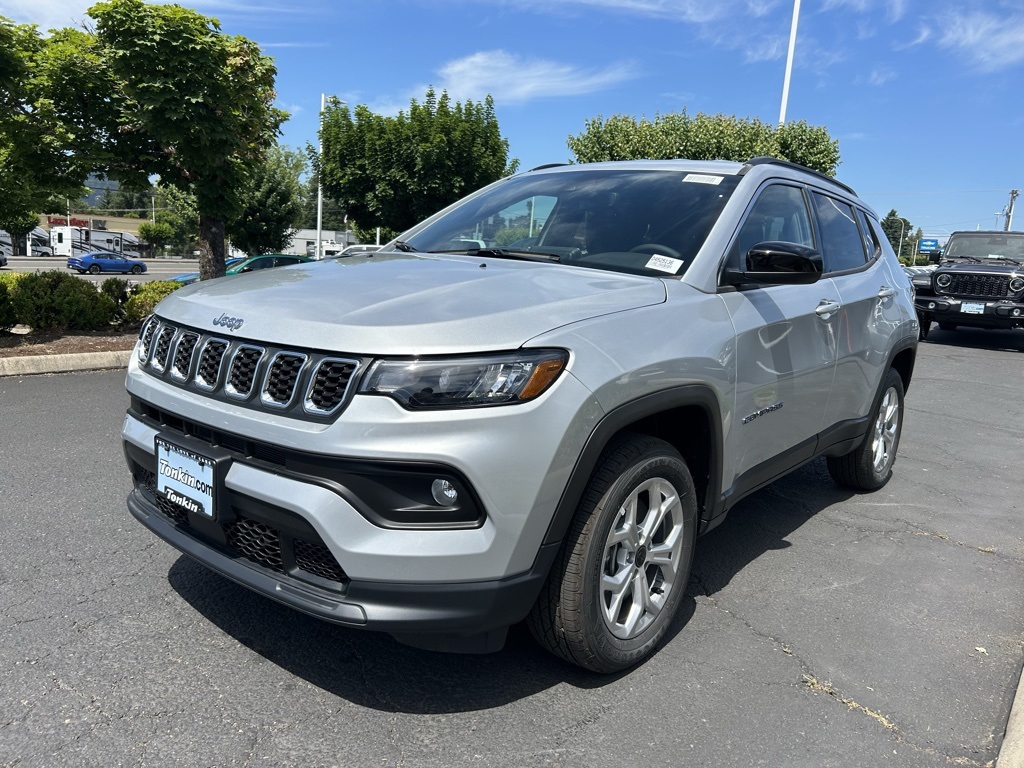 2025 Jeep Compass Latitude photo 2