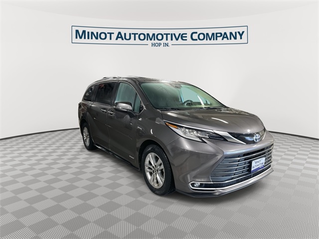 2021 Toyota Sienna Limited photo 2