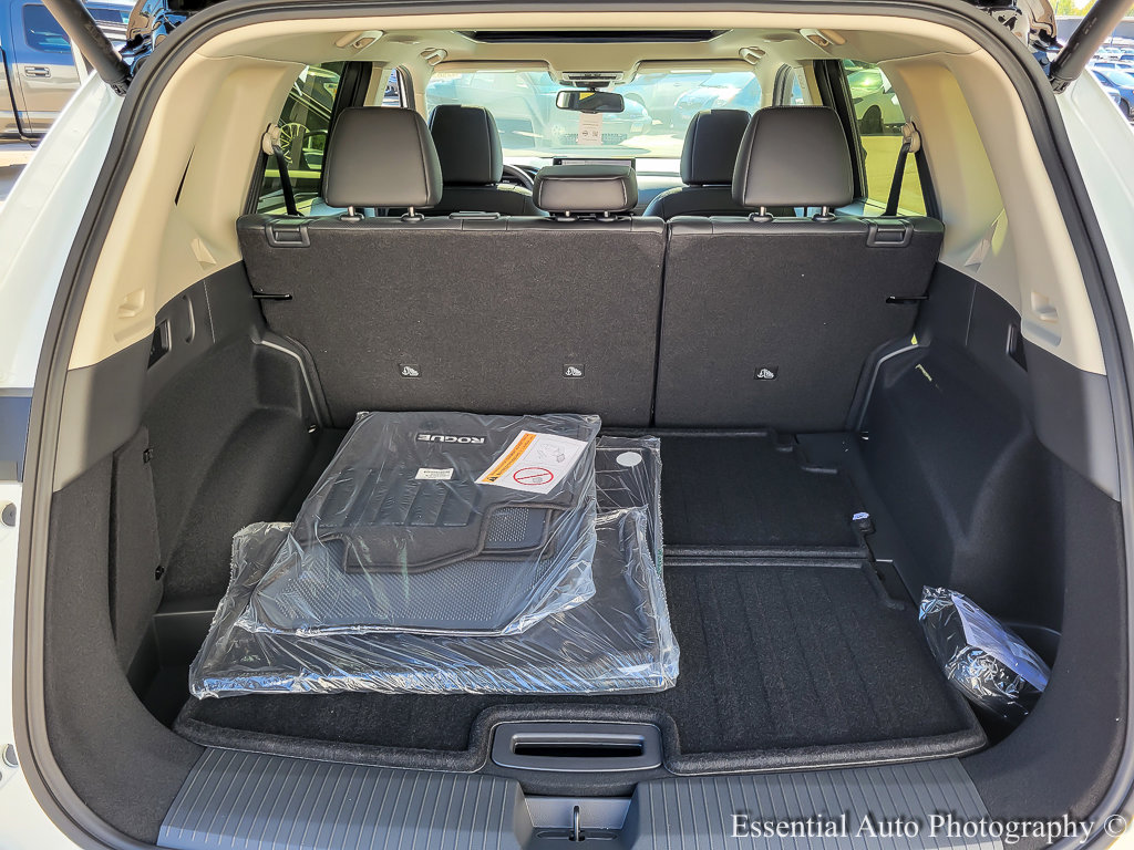2025 Nissan Rogue Platinum photo 18