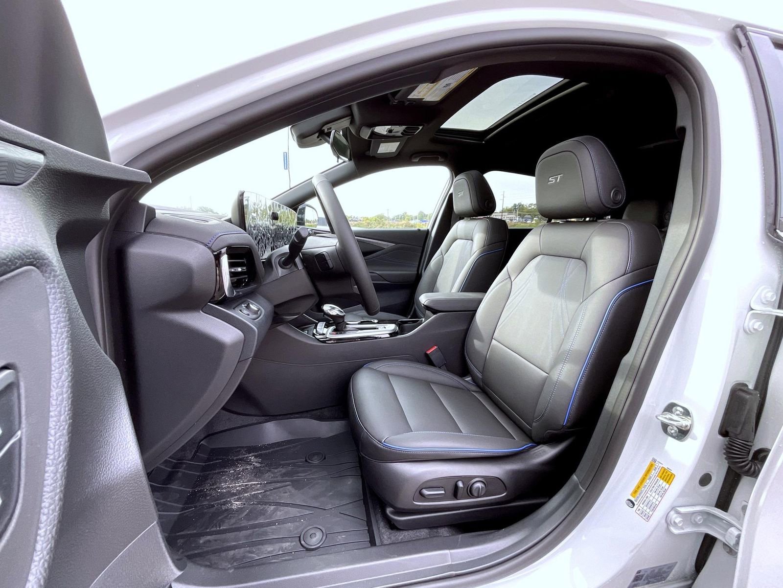 2025 Buick Envista ST photo 10
