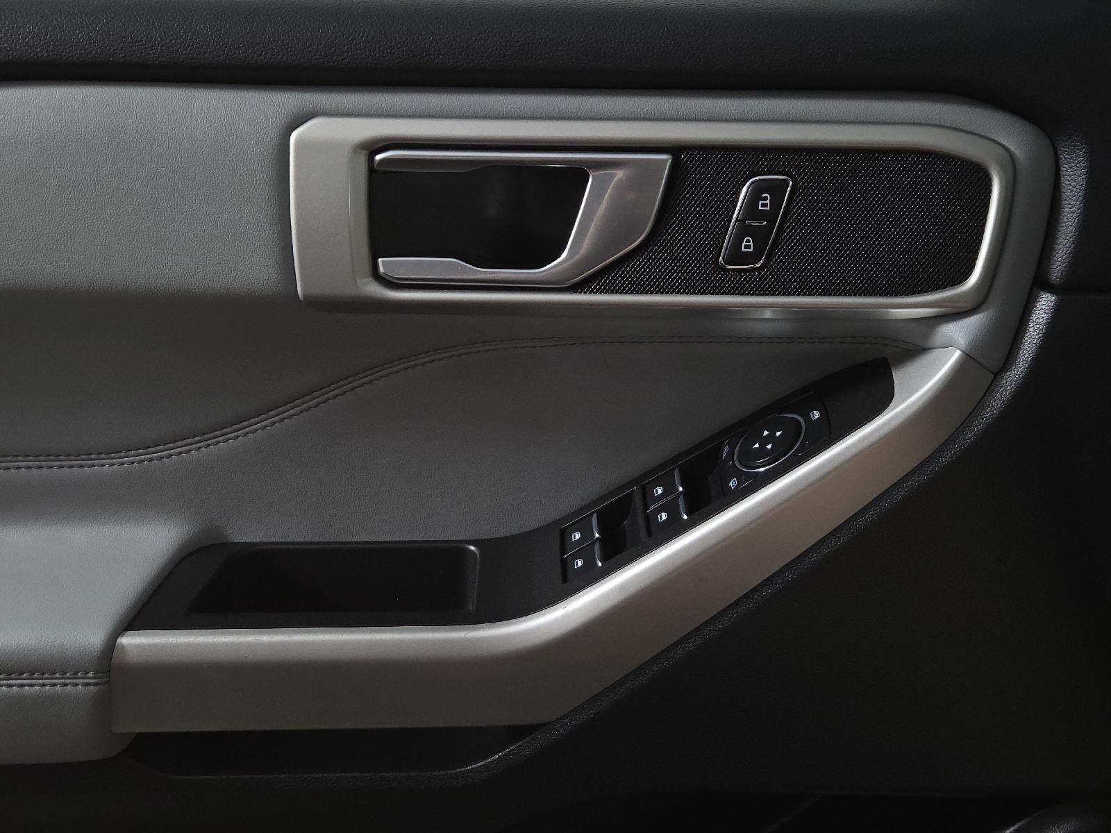 2023 Ford Explorer XLT photo 21