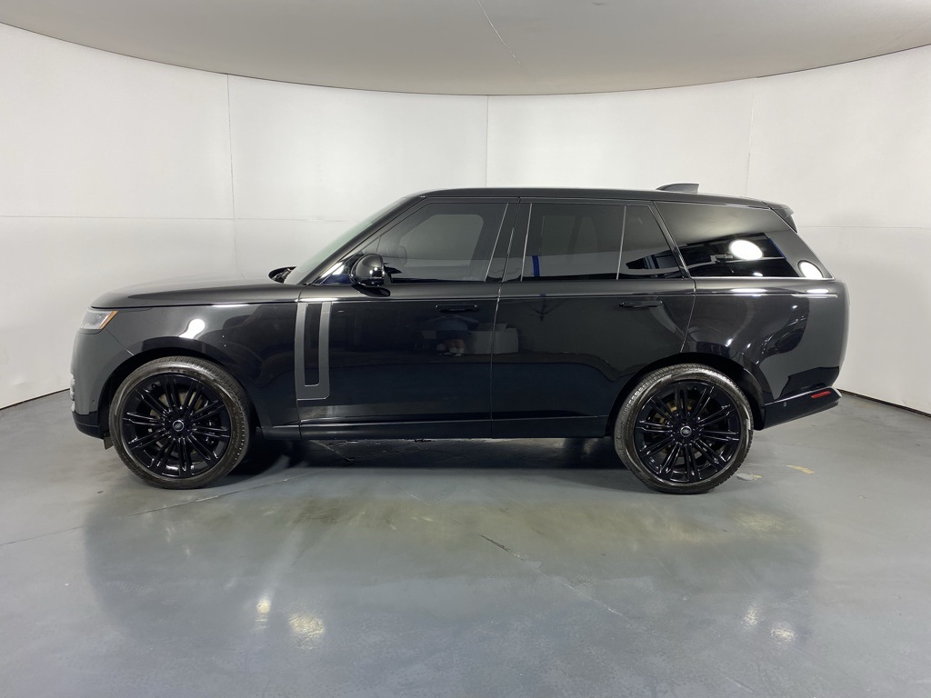 2024 Land Rover Range Rover SE photo 5