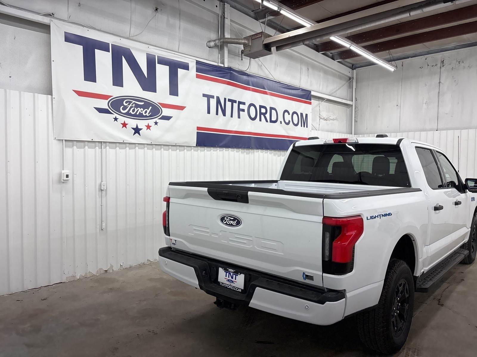 2025 Ford F-150 Lightning XLT photo 7