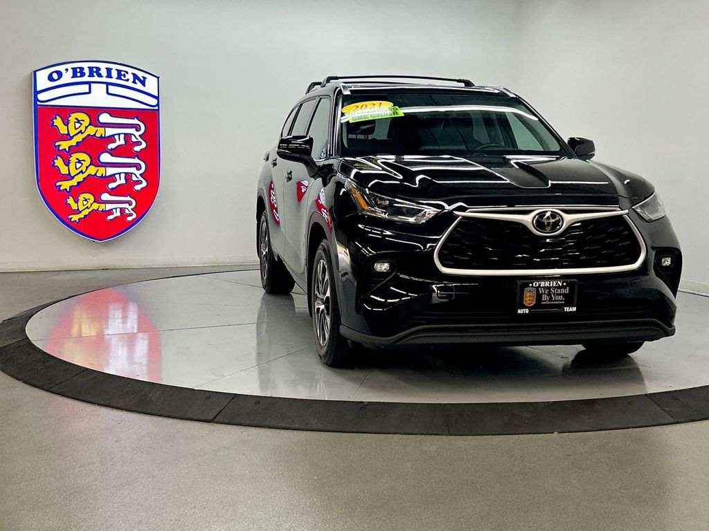 2021 Toyota Highlander XLE's photo