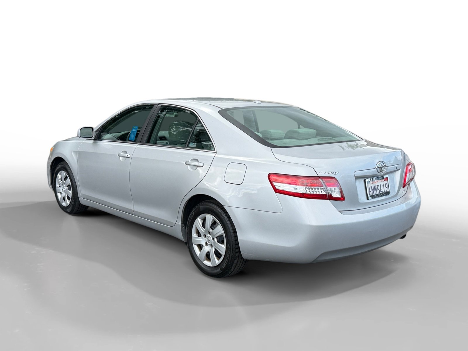 2011 Toyota Camry LE photo 3