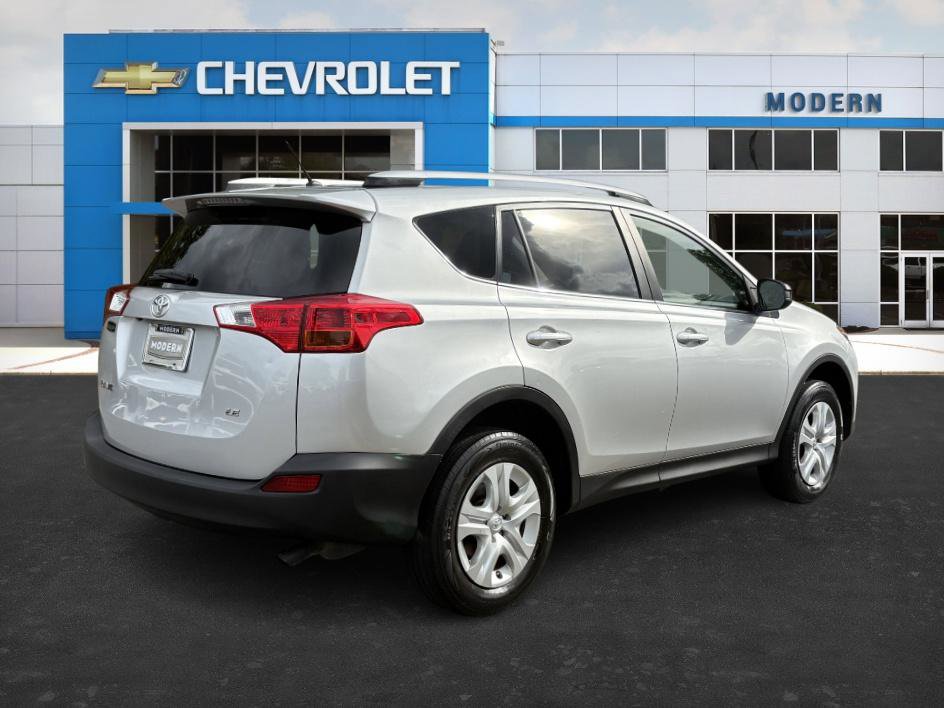 2015 Toyota RAV4 LE photo 4