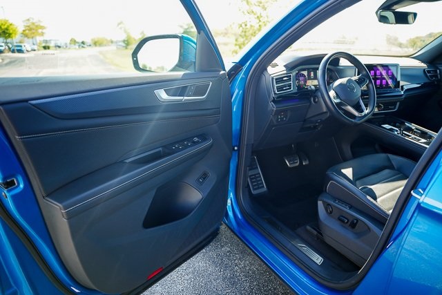 2024 Volkswagen Atlas Cross Sport SEL R-Line photo 6