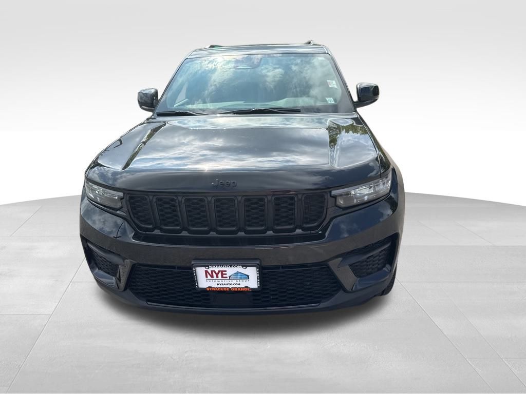 2022 Jeep Grand Cherokee Altitude photo 4